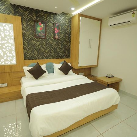 Hotel Rk Fortune Ahmedabad Luaran gambar