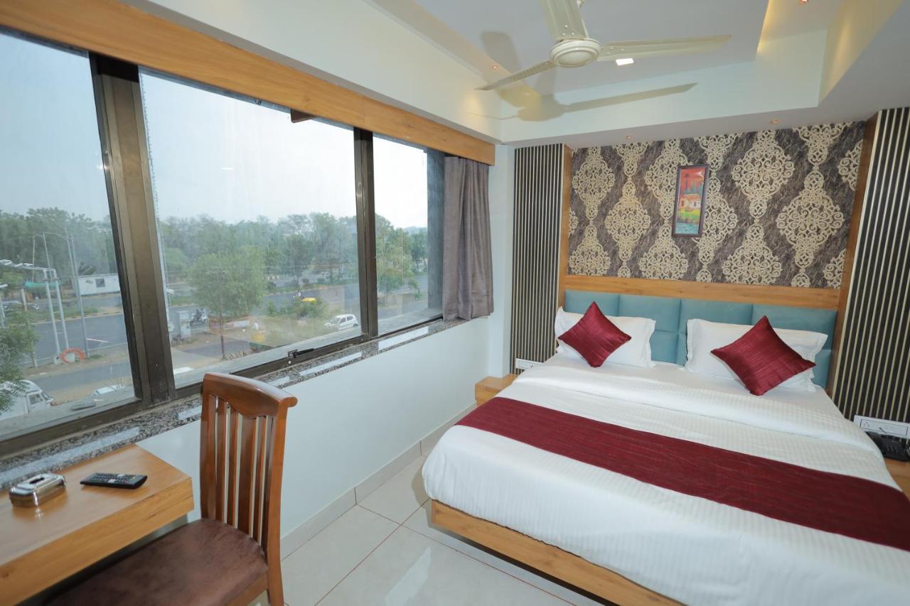Hotel Rk Fortune Ahmedabad Luaran gambar