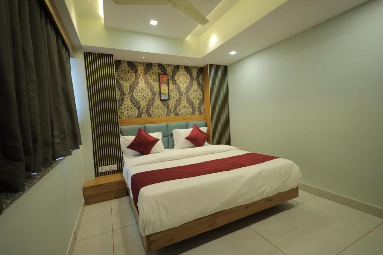 Hotel Rk Fortune Ahmedabad Luaran gambar