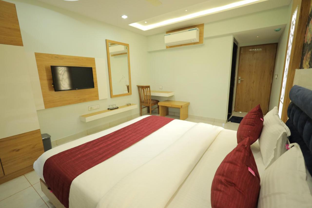 Hotel Rk Fortune Ahmedabad Luaran gambar