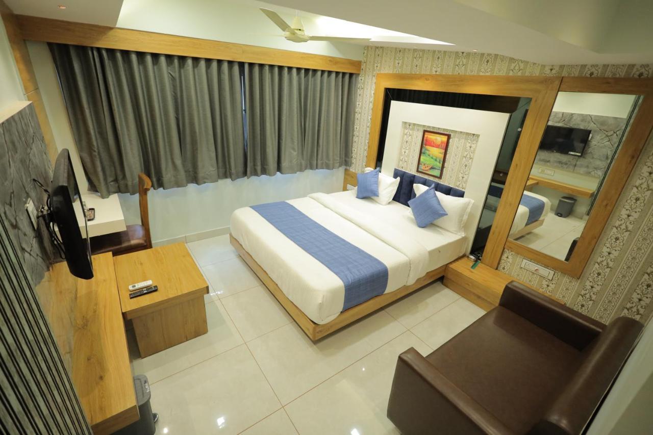 Hotel Rk Fortune Ahmedabad Luaran gambar