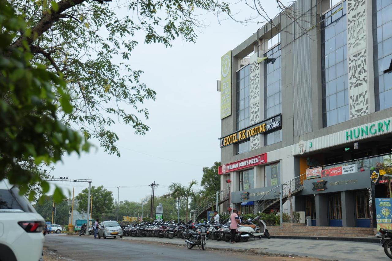 Hotel Rk Fortune Ahmedabad Luaran gambar
