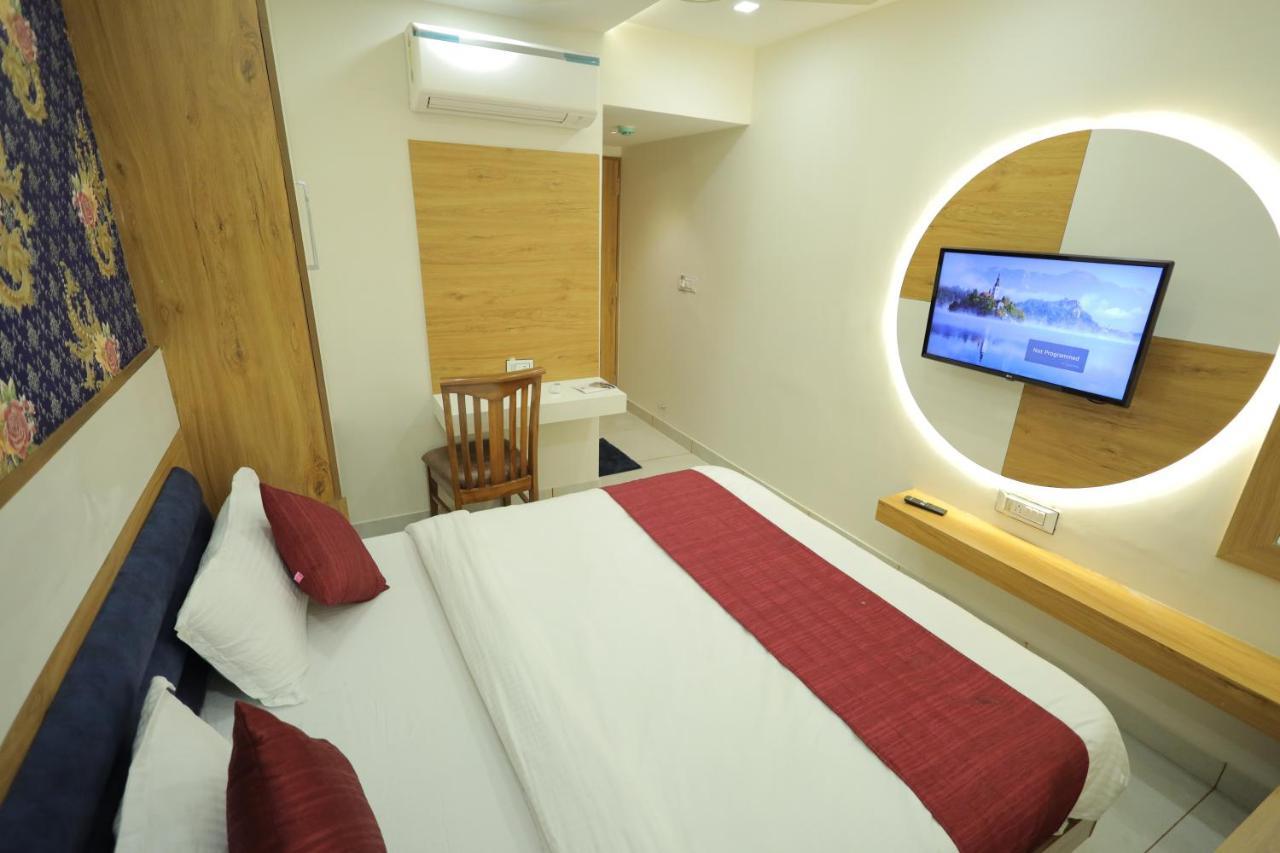 Hotel Rk Fortune Ahmedabad Luaran gambar
