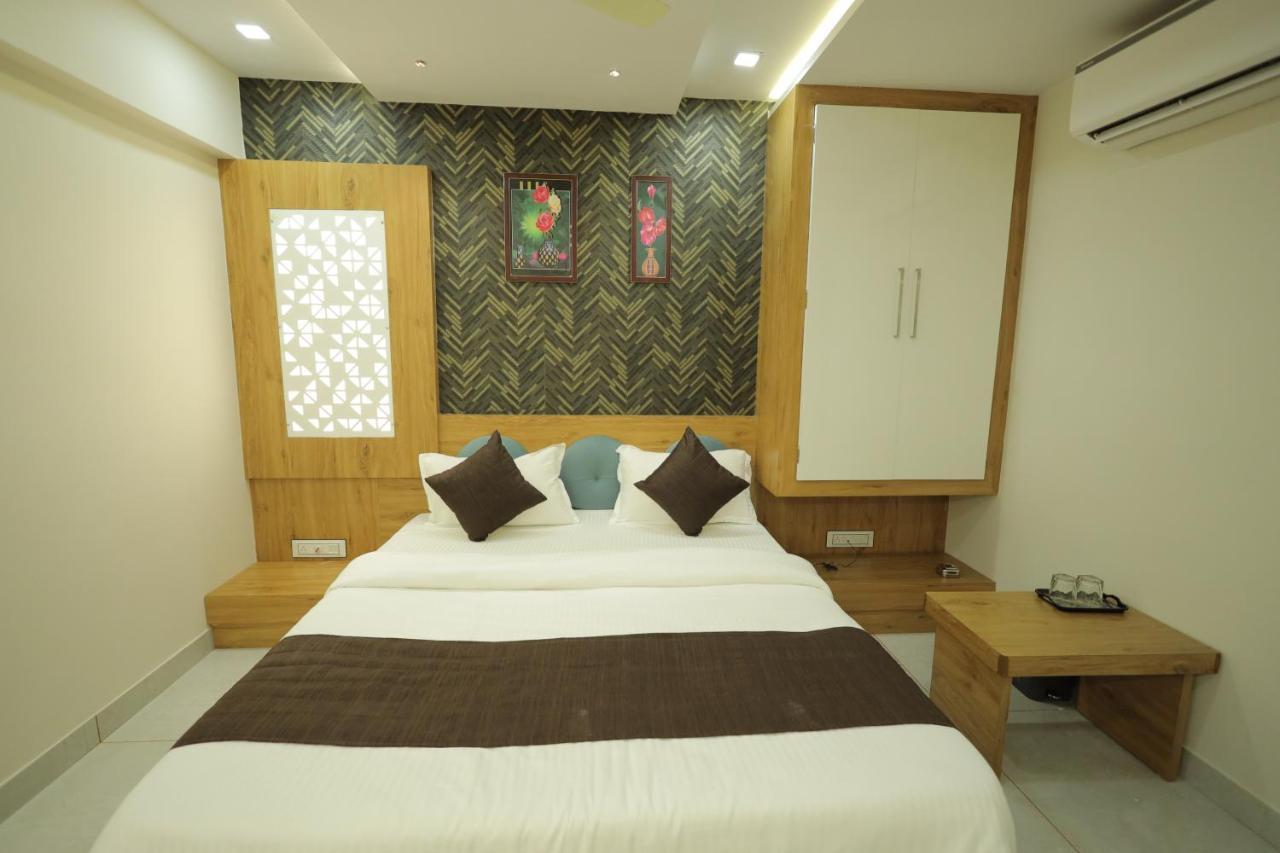 Hotel Rk Fortune Ahmedabad Luaran gambar