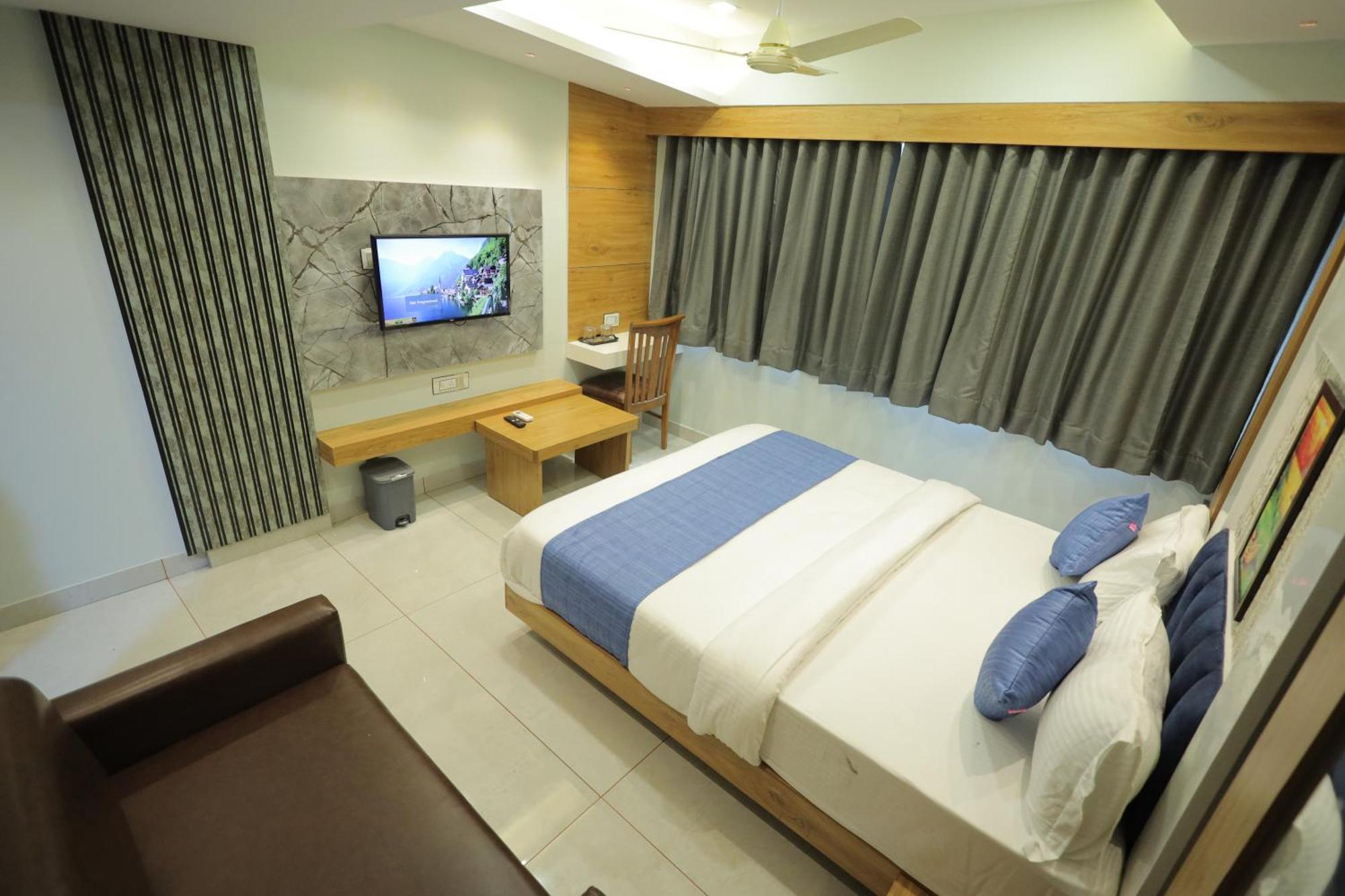 Hotel Rk Fortune Ahmedabad Luaran gambar