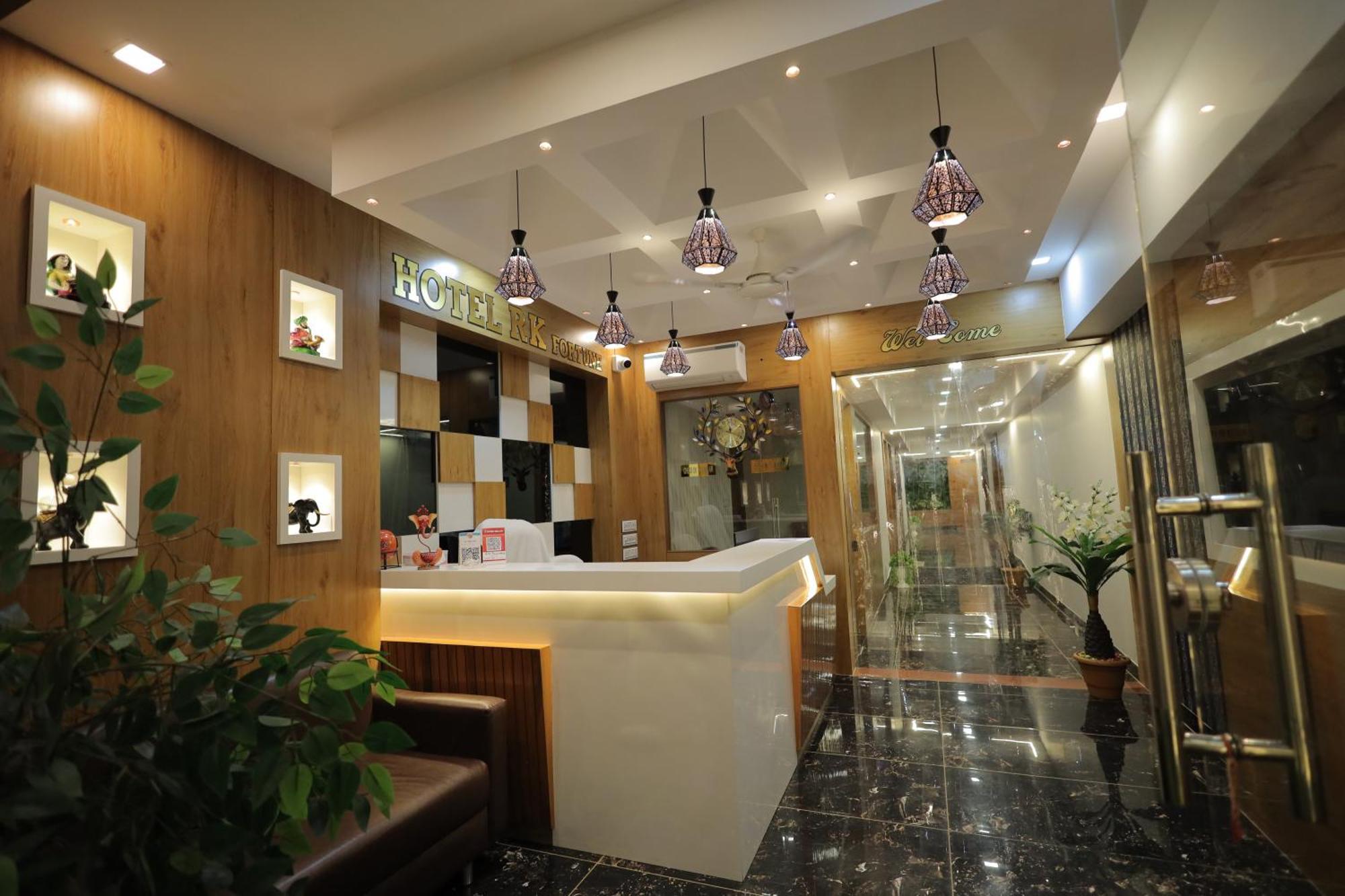 Hotel Rk Fortune Ahmedabad Luaran gambar