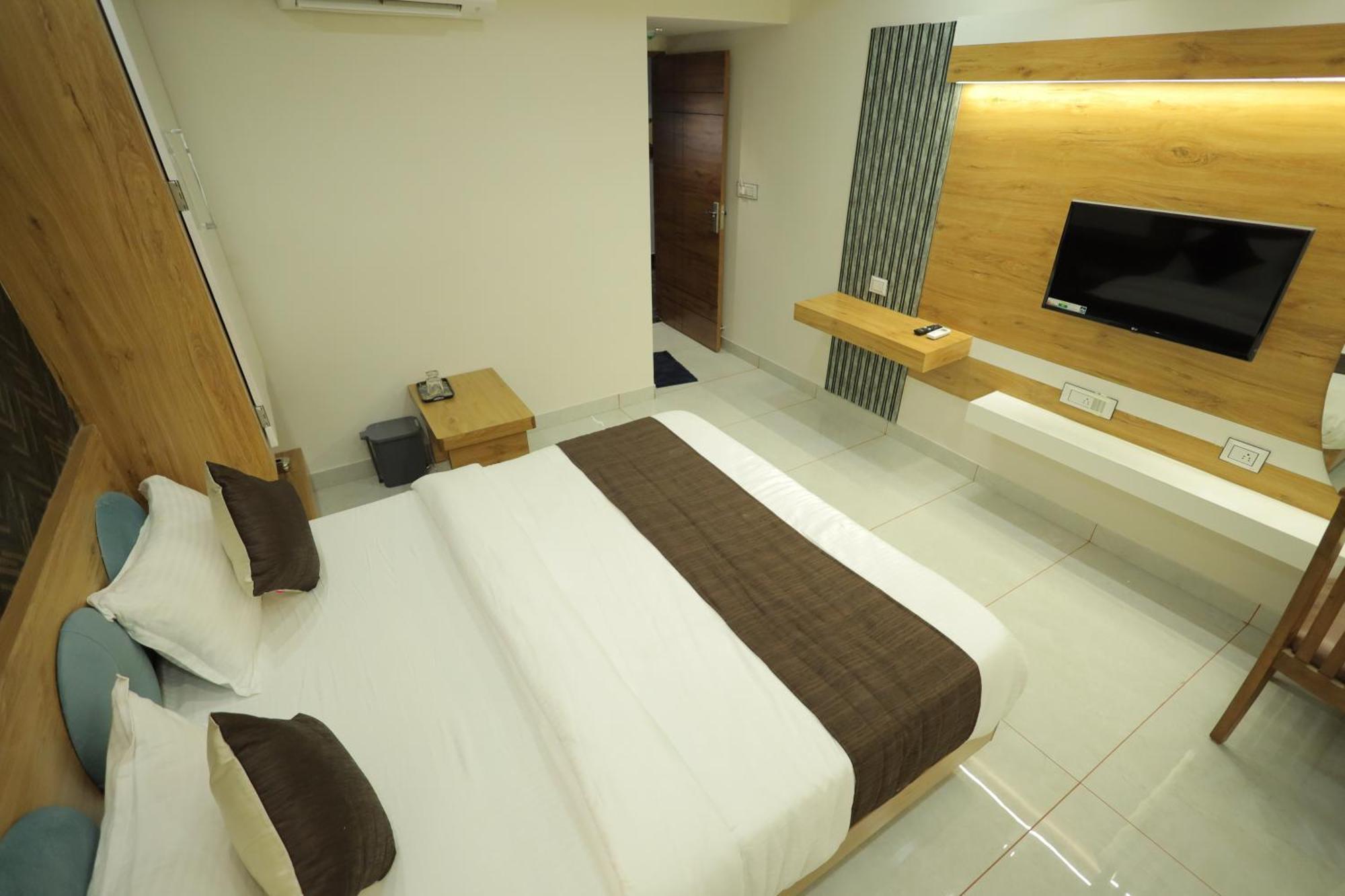Hotel Rk Fortune Ahmedabad Luaran gambar